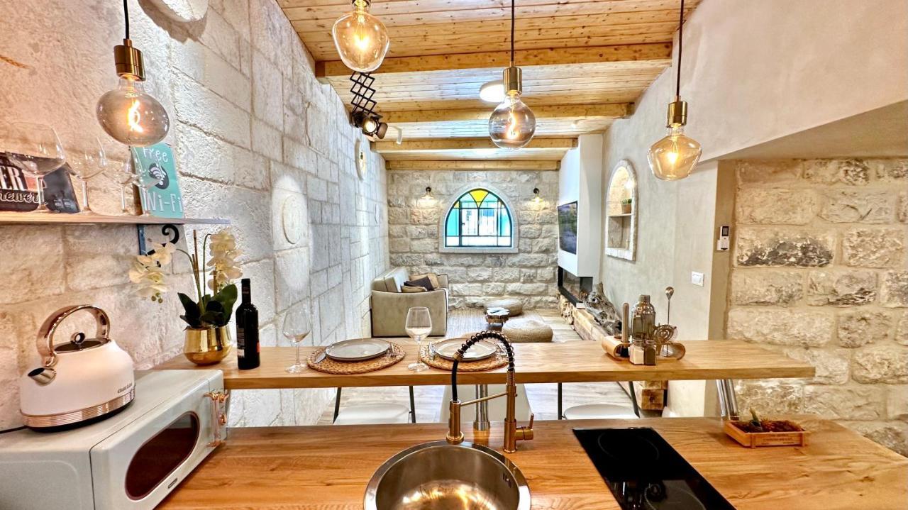 Boutique Apartment In Heart Of Haifa Exterior photo